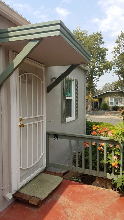 Front Porch - 2300 39th St