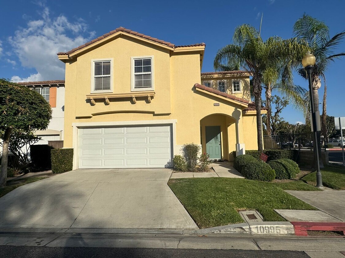 Primary Photo - 10995 Las Flores Dr