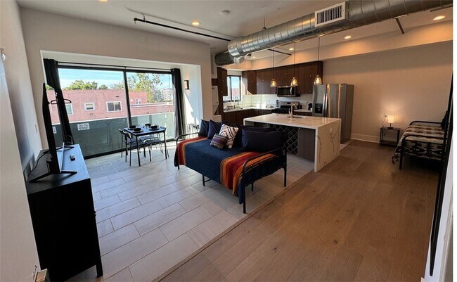 Foto del edificio - 924 N Grand Ave