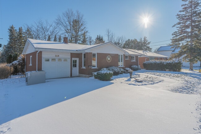 Building Photo - For Rent – 2 Bed / 1 Bath Basement Unit in...