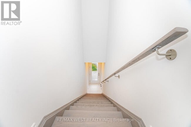 Building Photo - 30 Woodstream Dr