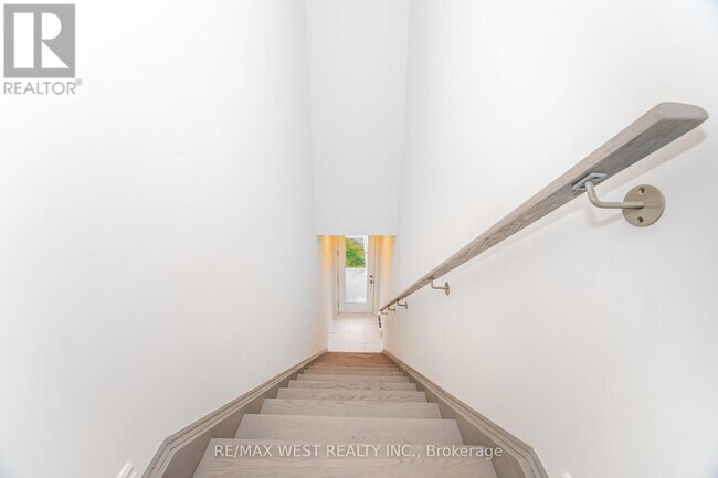 Photo du bâtiment - 30 Woodstream Dr