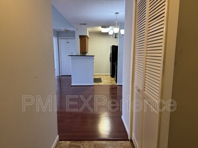 Building Photo - 8931 Town Center Cir