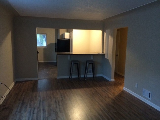 Building Photo - 5 Bedroom/ 2 Bath- DU