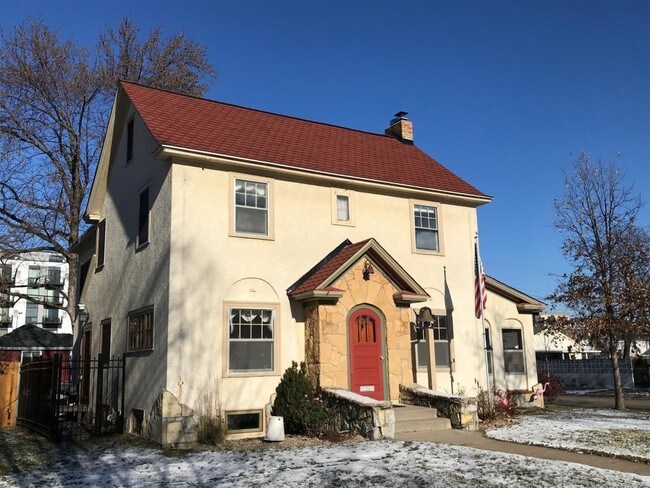 Building Photo - 4900 Vallacher Ave