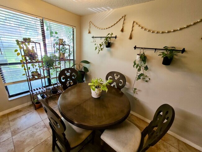 Foto del edificio - 611 Casa Park D Ct