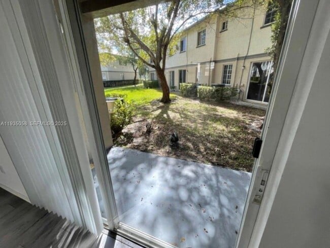 Building Photo - 1979 Freeport Ln