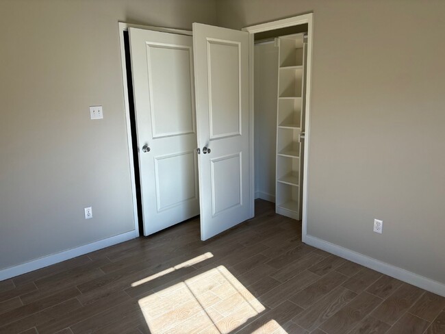 Building Photo - Move in Special!! 260$ off rent for the fi...