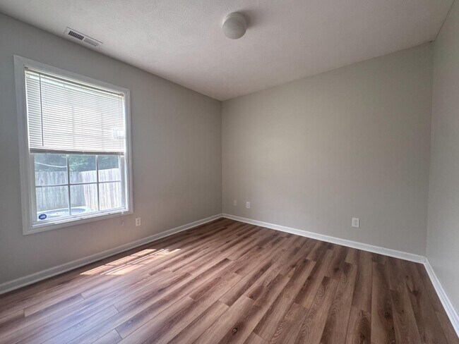 Building Photo - 206 Van Buren Dr
