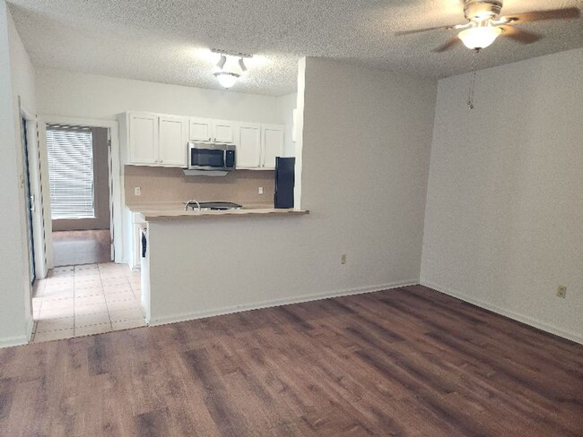 Building Photo - 2BR/2BA Condo Old Goodwood Landing