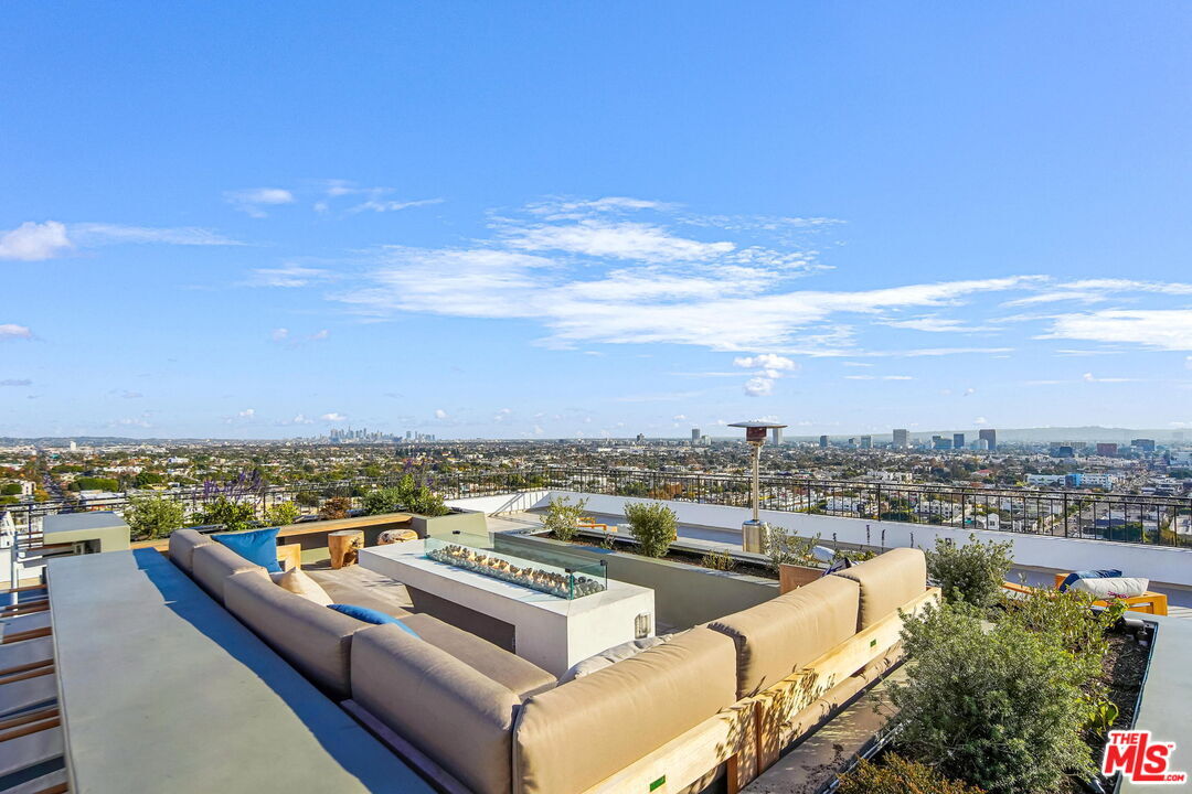 Foto principal - 1100 Alta Loma Rd