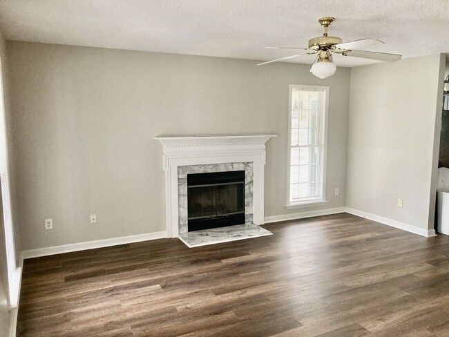 Foto del edificio - 1237 Beringer Forest Ct