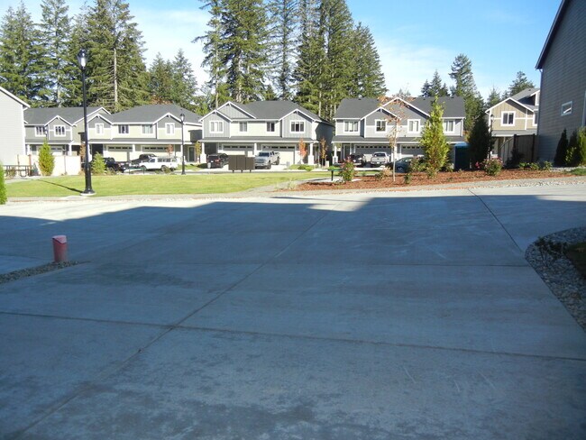 Building Photo - 6914 Delaney Ln NE