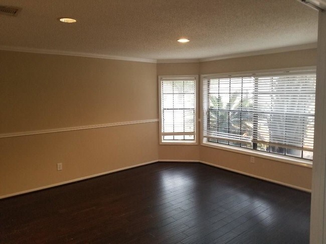 Building Photo - 9907 Gold Cup Way