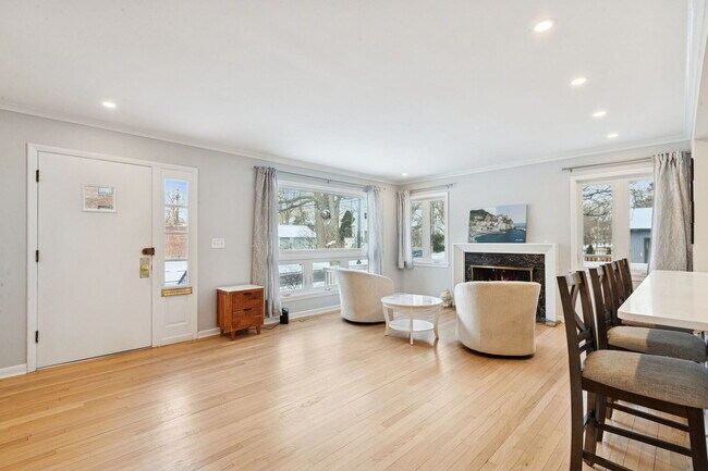 Foto del edificio - 2607 McDaniel Ave