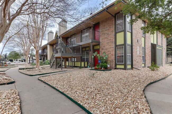 Building Photo - 7685 Northcross Dr