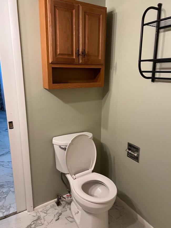 Building Photo - 2 Tracy St