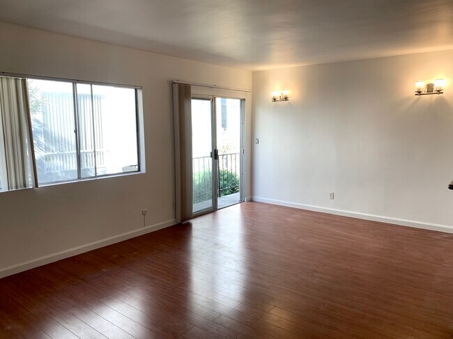 Foto del edificio - 3731 Jasmine Ave
