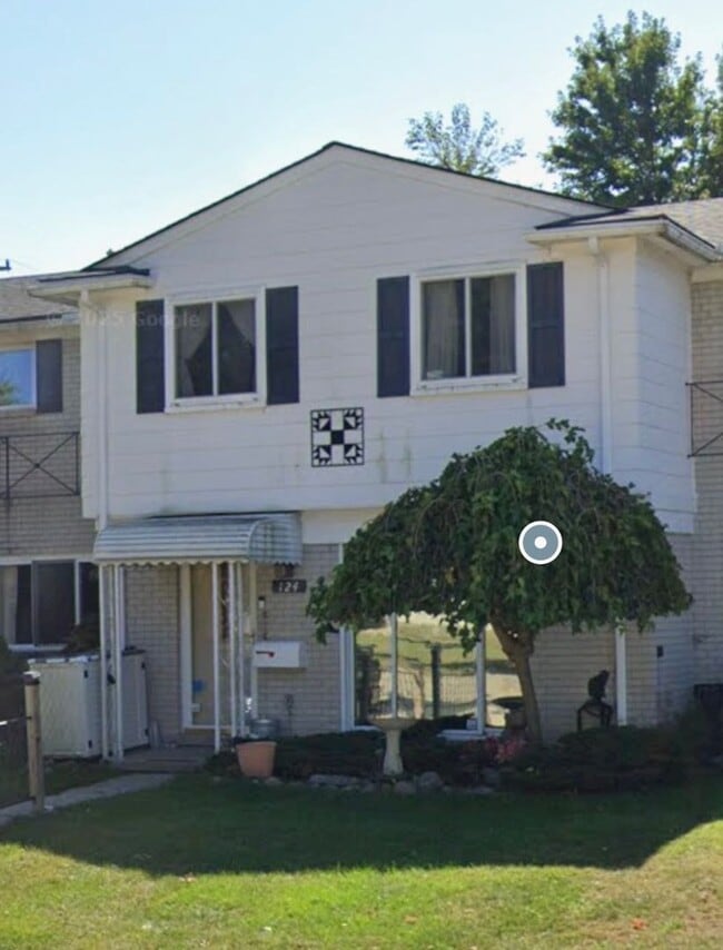 Building Photo - 17551 Crillon Dr