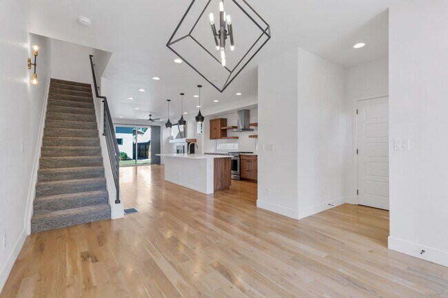 Photo - 2567 S Acoma St House