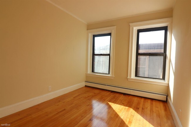Foto del edificio - 5 Upland Rd