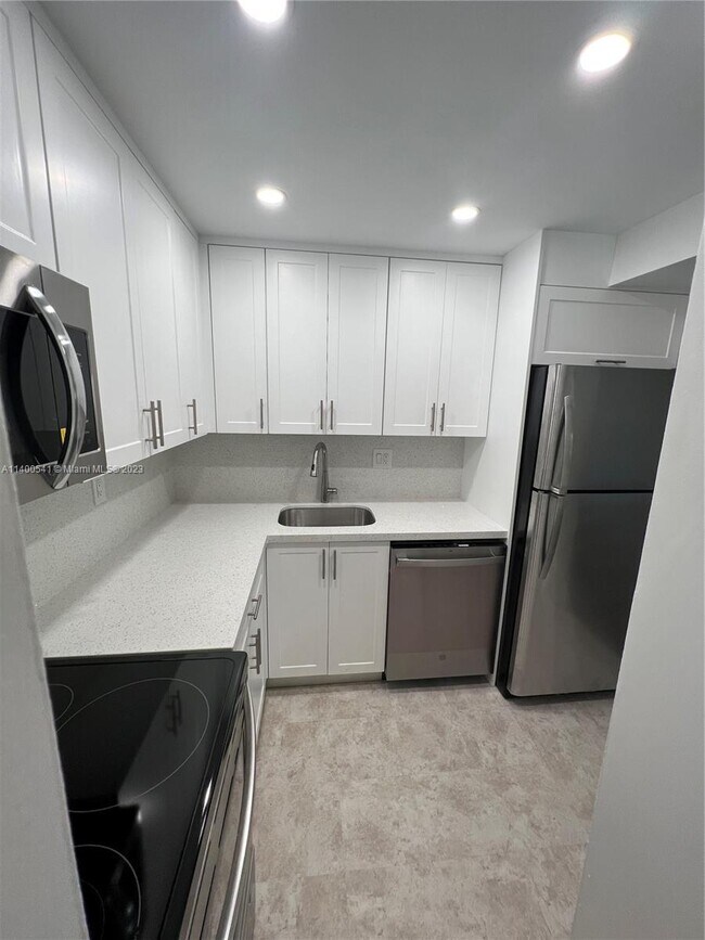 Foto del edificio - 10415 N Kendall Dr