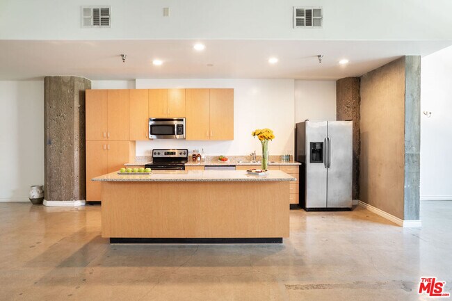 Foto del edificio - 711 S Olive St