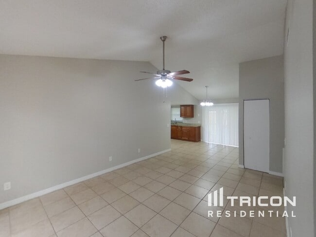 Building Photo - 1624 Crossridge Dr