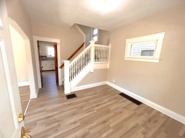 Building Photo - 3 Bed 1 Bath