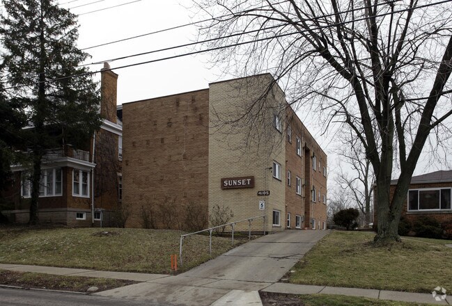 Foto del edificio - 4105 W 8th St
