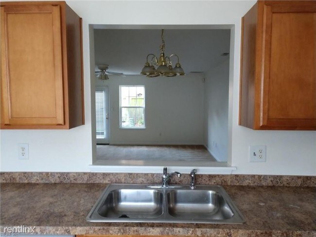 Building Photo - 3 br, 2.5 bath Townhome - 358 Georgetown Loop
