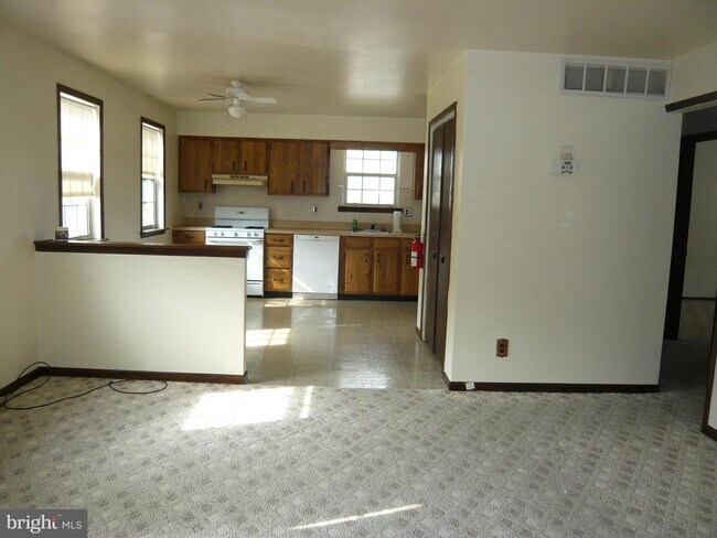 Building Photo - 1205 E Atlantic Ave