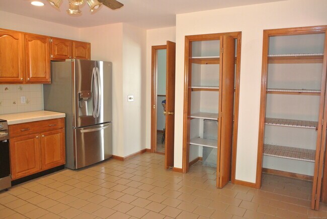 Foto del edificio - 302 Westwood Rd