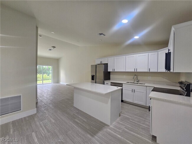 Foto del edificio - 874 Apartment St