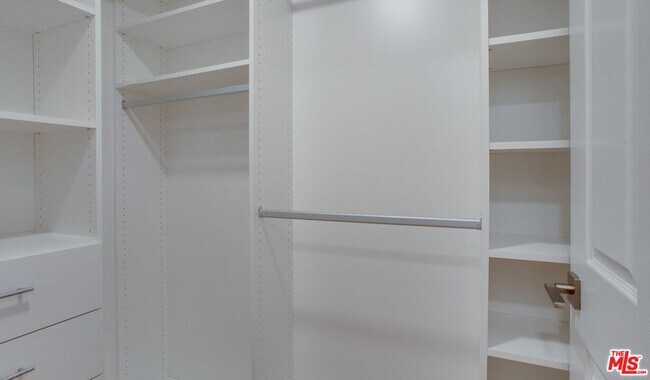 Foto del edificio - 5551 W 6th St