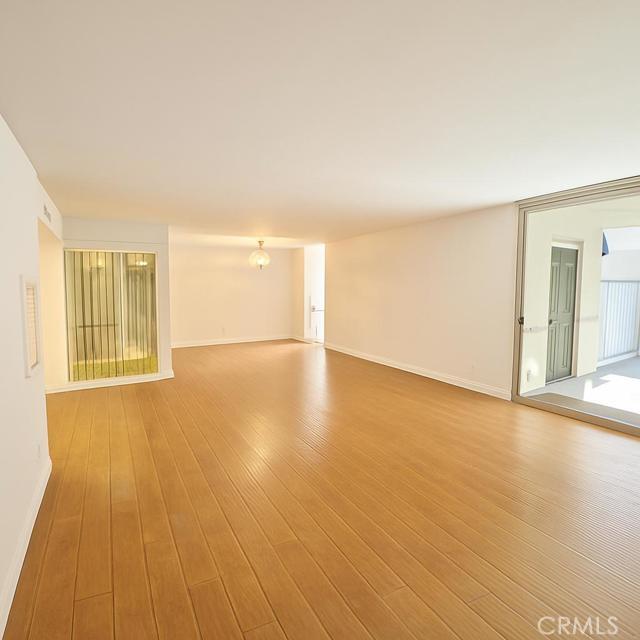 Foto del edificio - 5301 Balboa Blvd