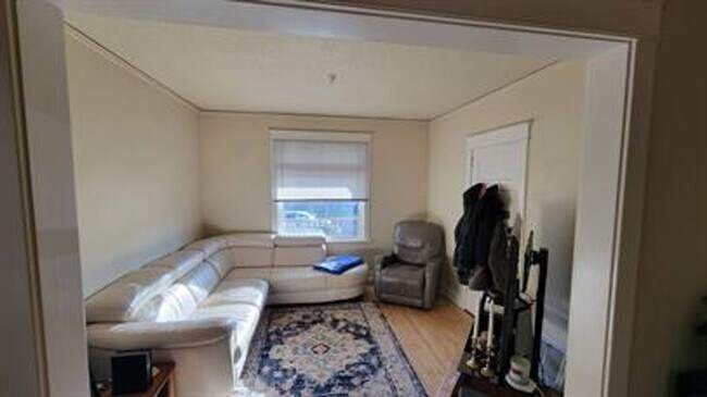 Foto del edificio - 617 E 8th St