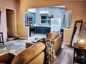 Building Photo - 4507 W Bayshore Dr