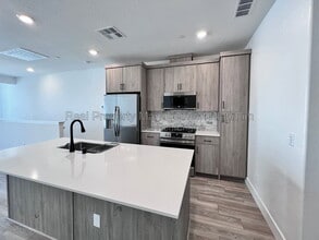Building Photo - 10954 N Honeysuckle Dr