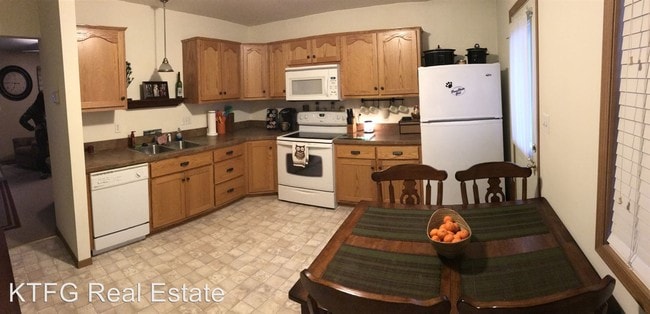 Building Photo - 3 br, 2.5 bath House - 32 Acacia Court