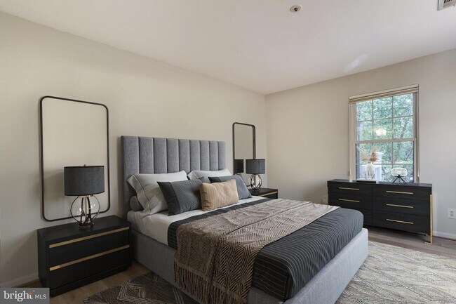 Foto del edificio - 5704 Chapman Mill Dr