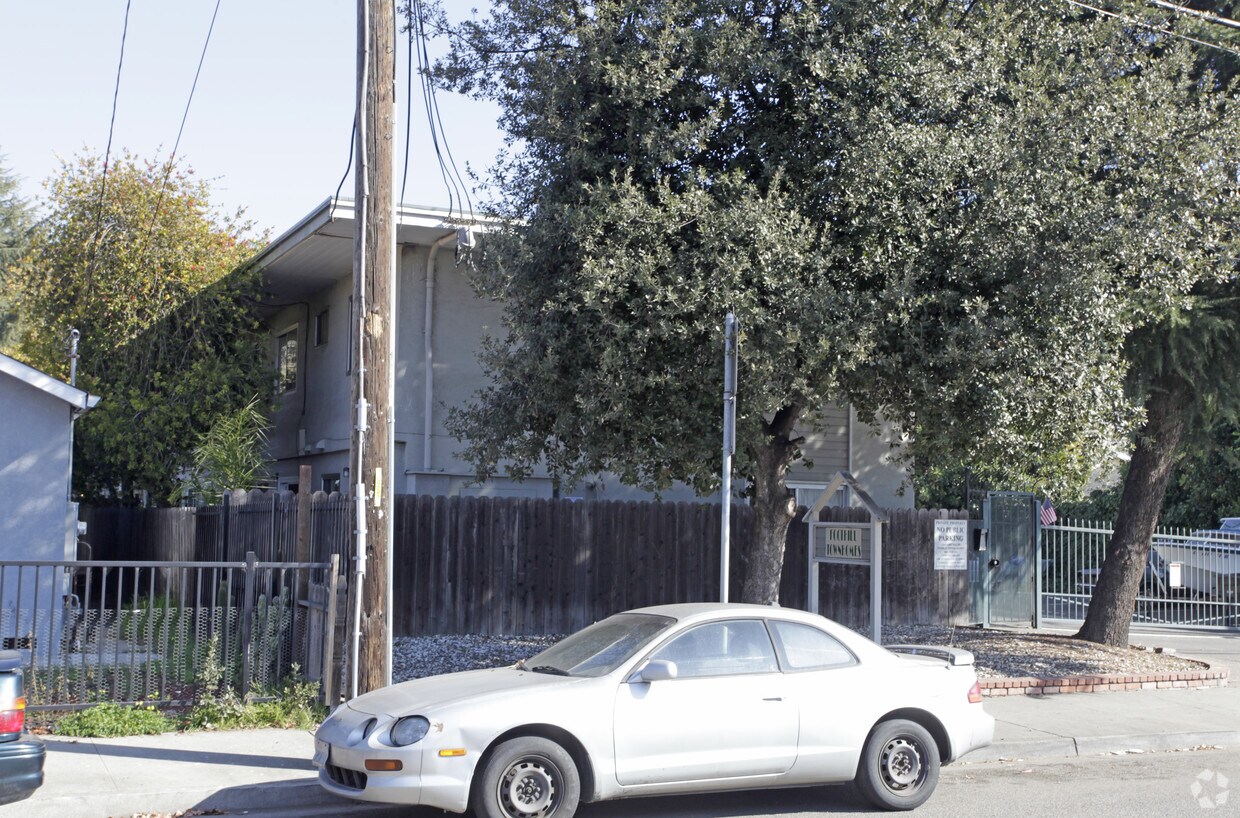 Building Photo - Grand at SoHay (Dixon FKA Foothill Townhomes)