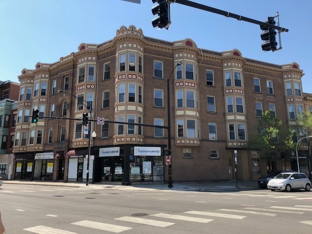 Building Photo - 911 W School St