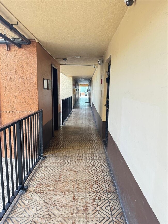 Foto del edificio - 677 SW 9th Ave