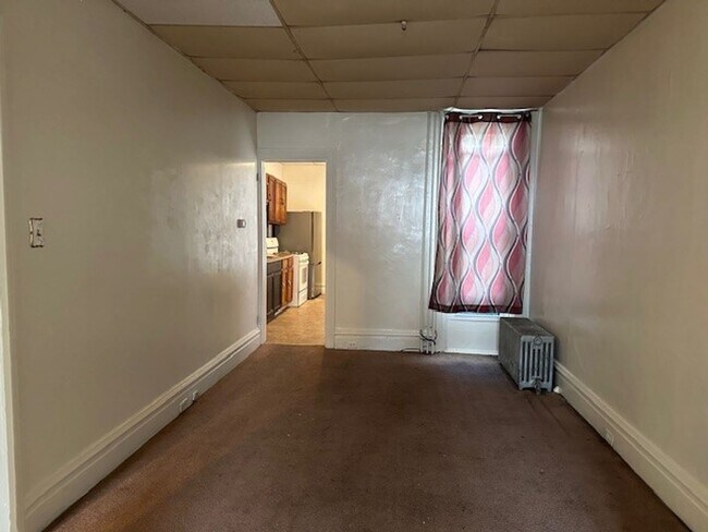 Building Photo - 4 Bedroom 2 Bathroom Row Home For Rent In ...
