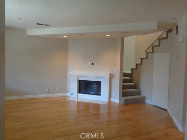 Building Photo - 606 Lake St