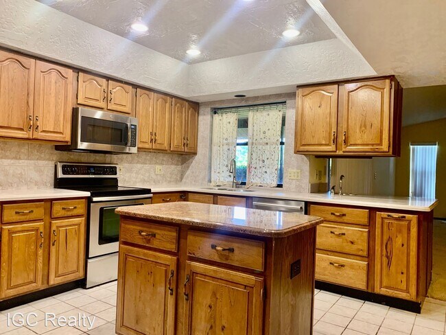 Building Photo - 4 br, 3 bath House - 7935 Timberlake Drive