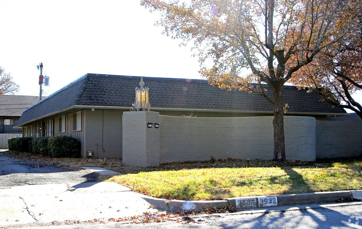 Building Photo - 3526-3534 E 48th Pl