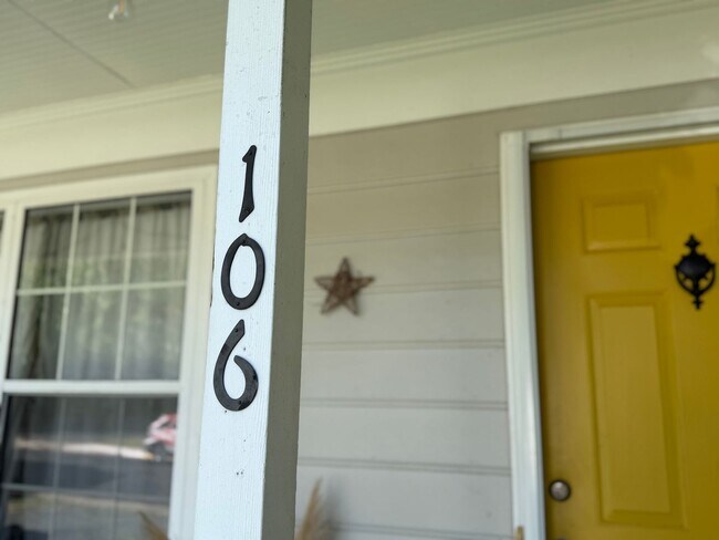 Foto del edificio - 106 Westwood Cir