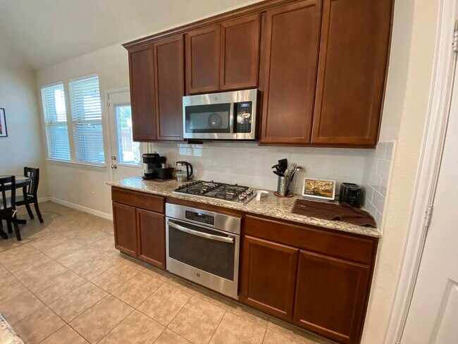 Building Photo - 1105 Bluebird Way